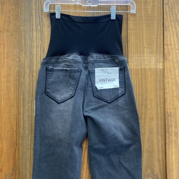 1822 Denim Maternity Jeans - Picture 7 of 10